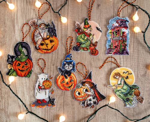 Набір для вишивки хрестиком Halloween Toys Kit of 8 pieces Letistitch L8008